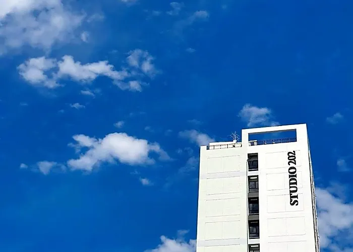 202 Hotel 3*
