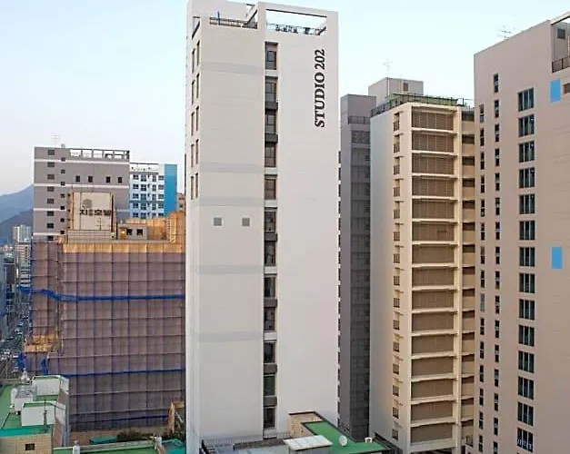 Hotel 202 3*